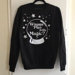 DAZEY >> black sweatshirt